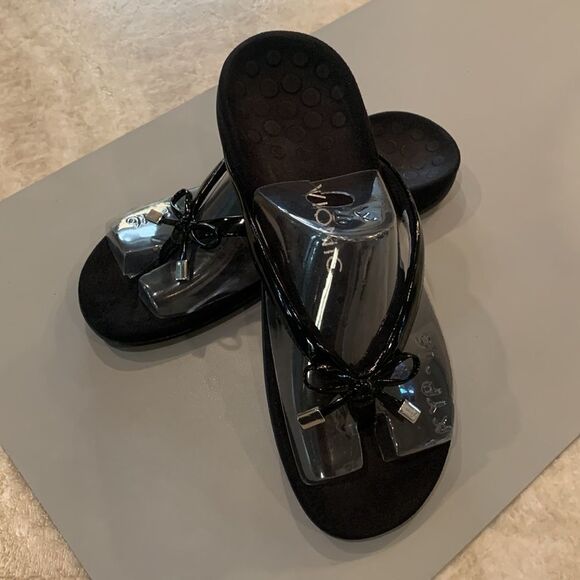 Vionic Black Patent Bella Sandals - Picture 6 of 9